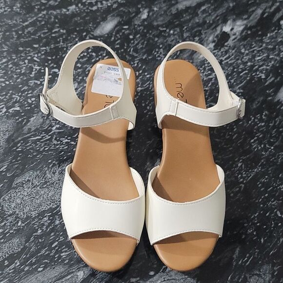 BRAND NEW ME TOO  WOMEN'S FAUX LEATHER HEEL SANDALS   - Picture 3 of 16